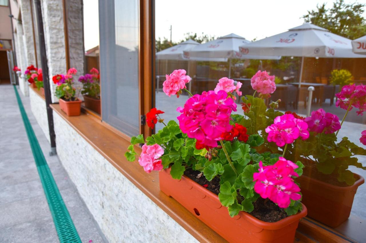 Delta Est Hotel & Restaurant Суліна Екстер'єр фото