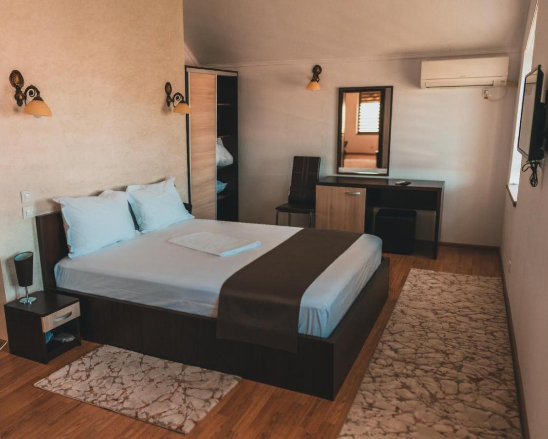 Delta Est Hotel & Restaurant Суліна Екстер'єр фото