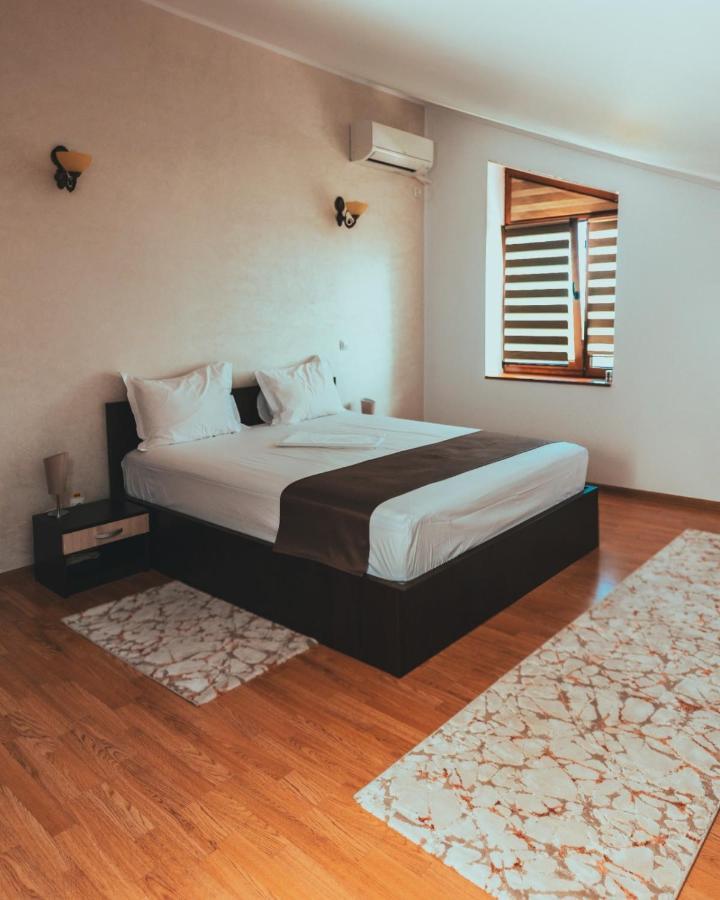 Delta Est Hotel & Restaurant Суліна Екстер'єр фото