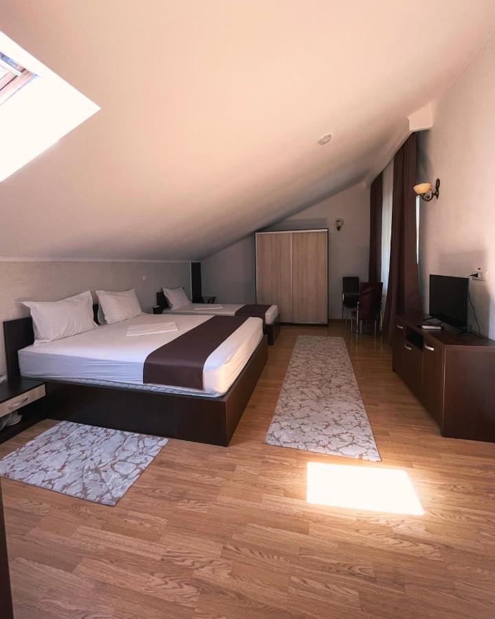 Delta Est Hotel & Restaurant Суліна Екстер'єр фото