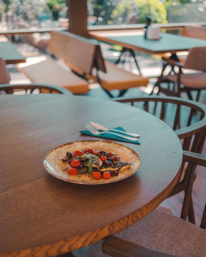 Delta Est Hotel & Restaurant Суліна Екстер'єр фото