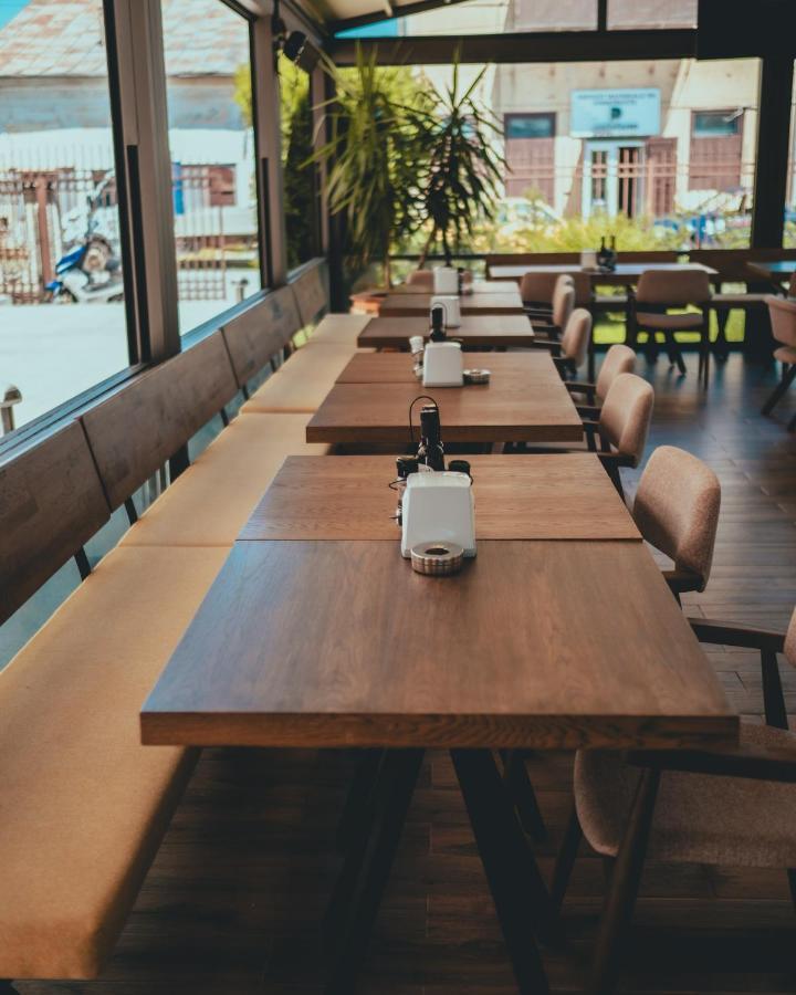 Delta Est Hotel & Restaurant Суліна Екстер'єр фото